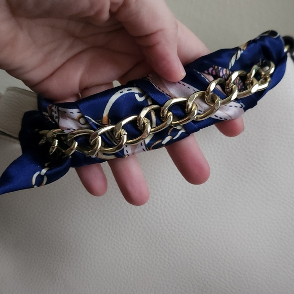 Steve Madden Cream Shoulder Hobo with Gold Chain Detail And Unbranded Twilly - Picture 8 of 8